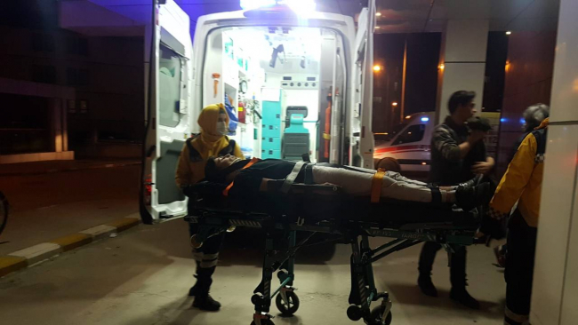 Sakarya'da hafif ticari araç ile otomobil çarpıştı: 7 yaralı